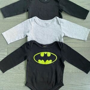3/$15 🖤 Black and Gray long sleeve bosysuits | size 12 months 🖤